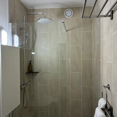 Appartement Number 3 *