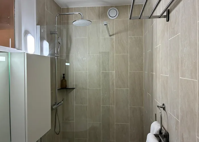 Appartement Number 3 *