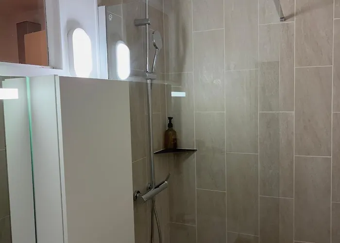 Appartement Number 3 *